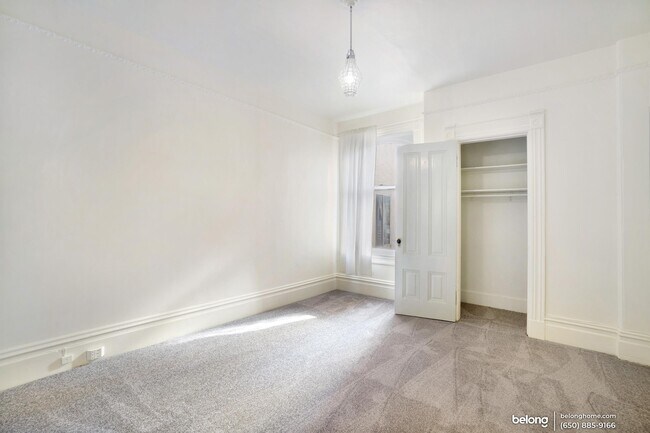 Building Photo - 1618 Grove St