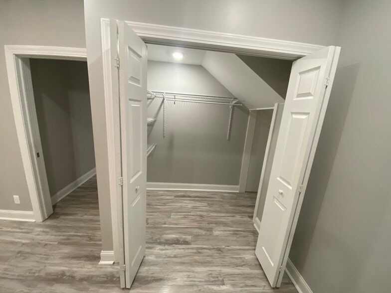 Walk in Closet - 507 E Mulberry St