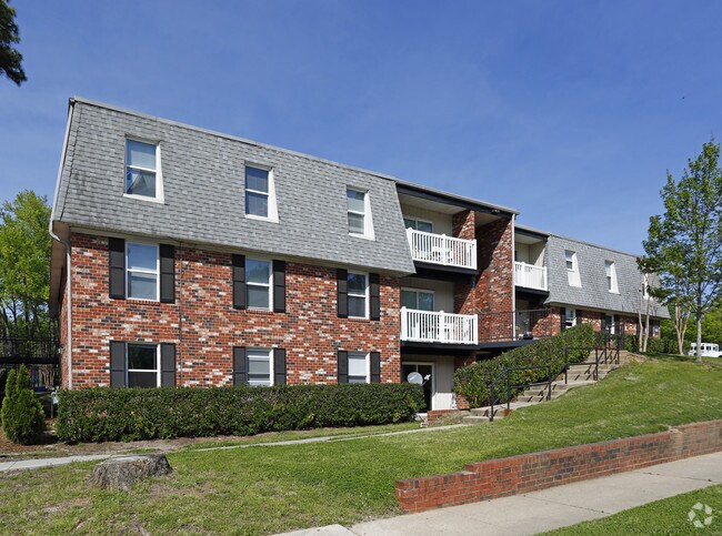 Building Photo - The Pointe at Midtown