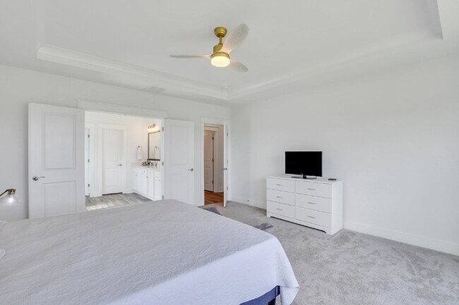 Building Photo - "Lagoon view in Lawton Station - Spacious ...
