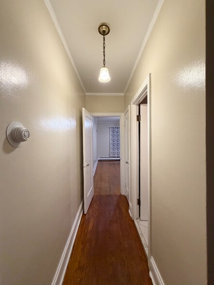 Building Photo - 715 Western Ave