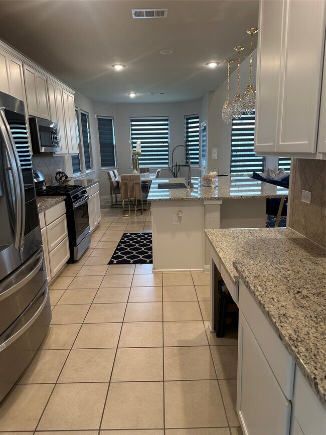 Building Photo - 1617 Darwin Cedar Dr