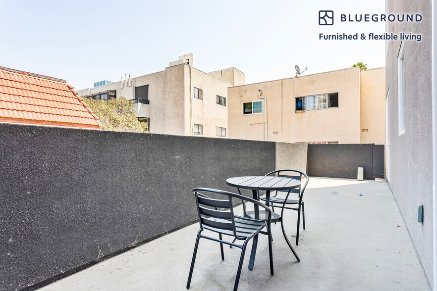 Building Photo - 760 S Serrano Ave