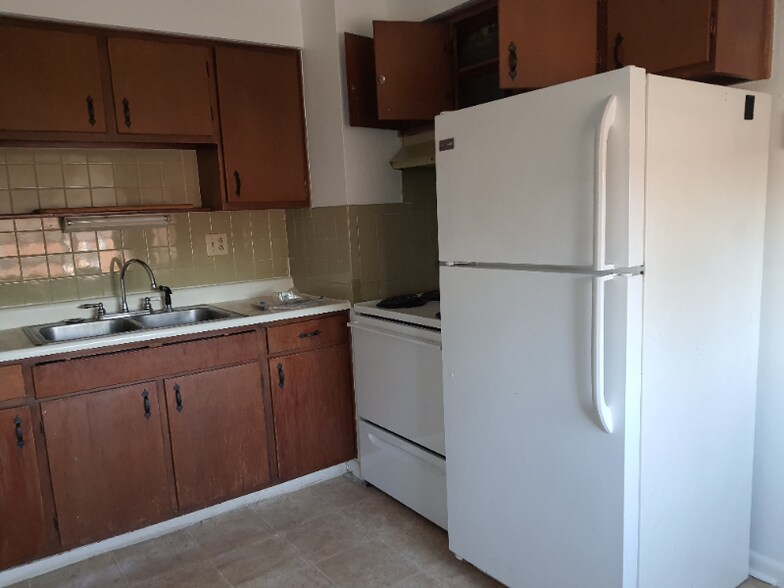 Building Photo - 712 Cedar Dr