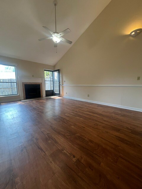 Building Photo - 905 E Estates Blvd