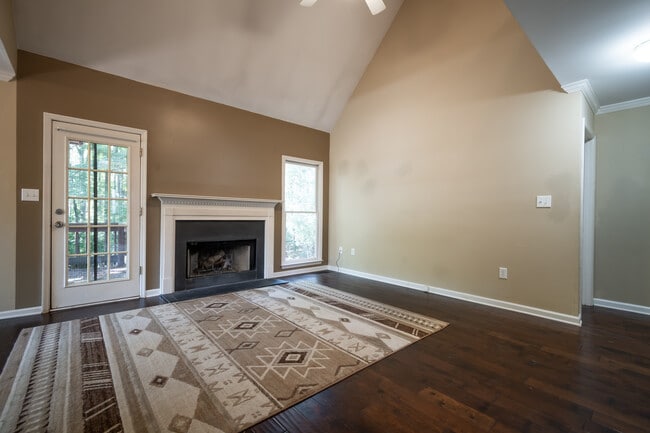 Building Photo - 119 Spring Lake Dr