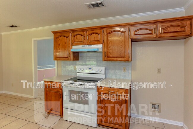 Building Photo - 800 Silver Creek Dr