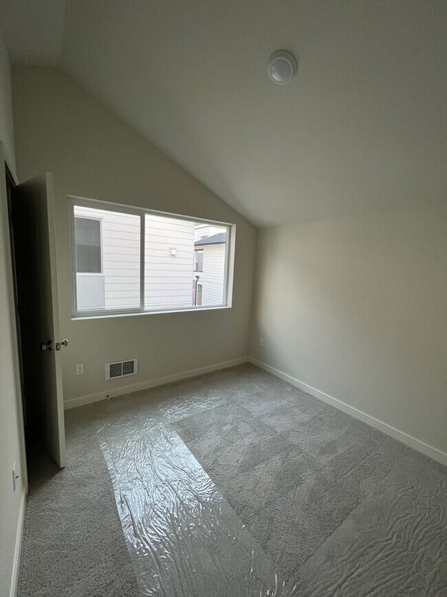 Building Photo - Immaculate 3 Bed 2 Bath Seattle Townhome @ An Incredible Location!