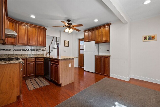 Building Photo - 42 Alden Pl