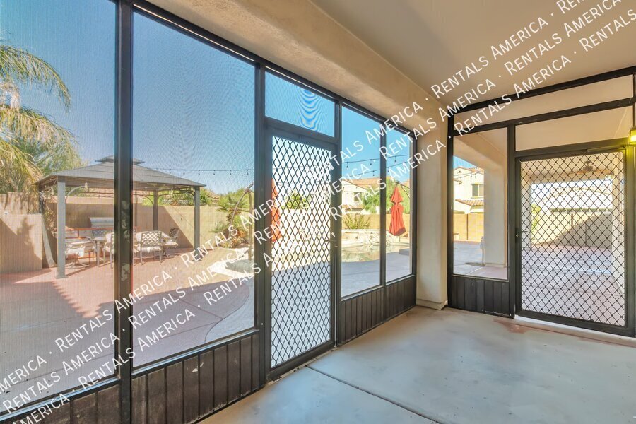 Building Photo - 561 E Via Puente De La Lluvia