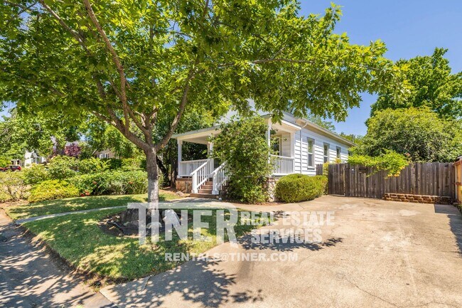 Building Photo - 603 Mormon St