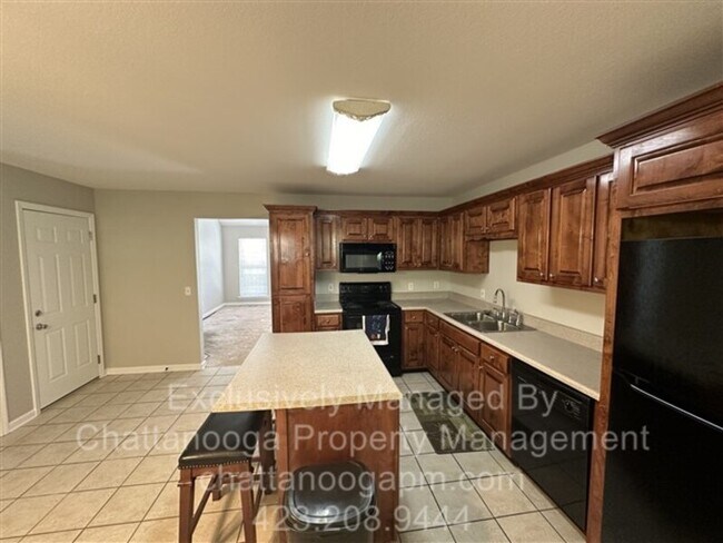Building Photo - 87 Manor Dr