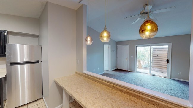 Building Photo - 9621 S Lake Ridge Dr