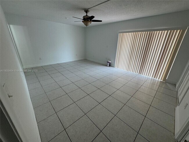Building Photo - 921 W 80th Pl