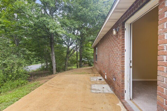 Building Photo - 684 Yeager Ln