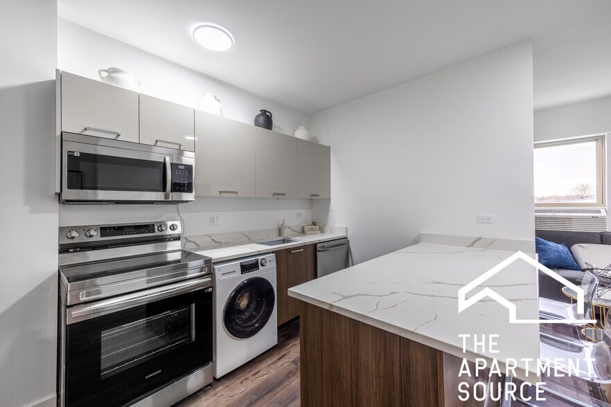 Building Photo - 1553 W Hollywood Ave