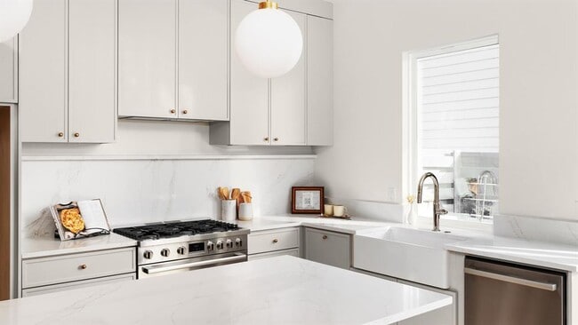 Building Photo - 4901 Gladeview Dr