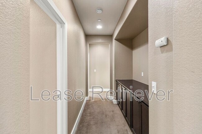 Building Photo - 479 W Esplanade Dr