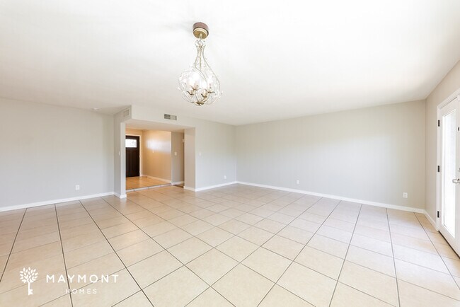 Building Photo - 2119 W Eugie Ave