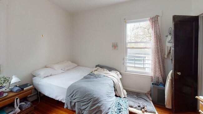 Building Photo - Spacious 2BR on Science Hill | Huge Kitchen & Living Area | Near Yale