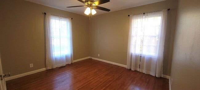 Building Photo - 4 Bedroom/ 1.5 Bath Brick Home for Rent in...