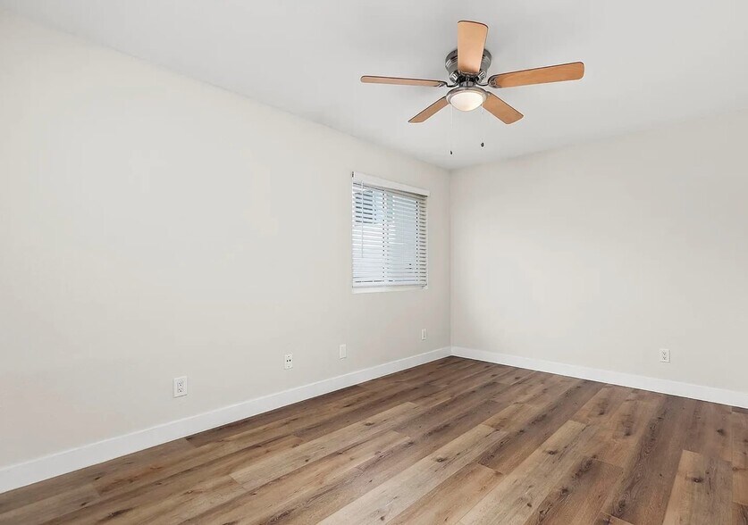 Building Photo - 4779 Seminole Dr