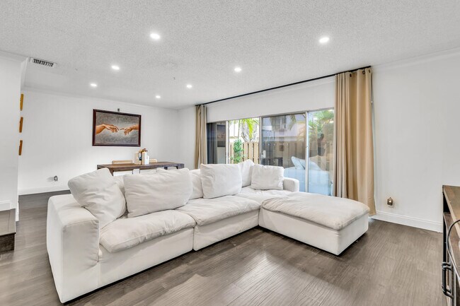 Building Photo - 881 NW 81st Way