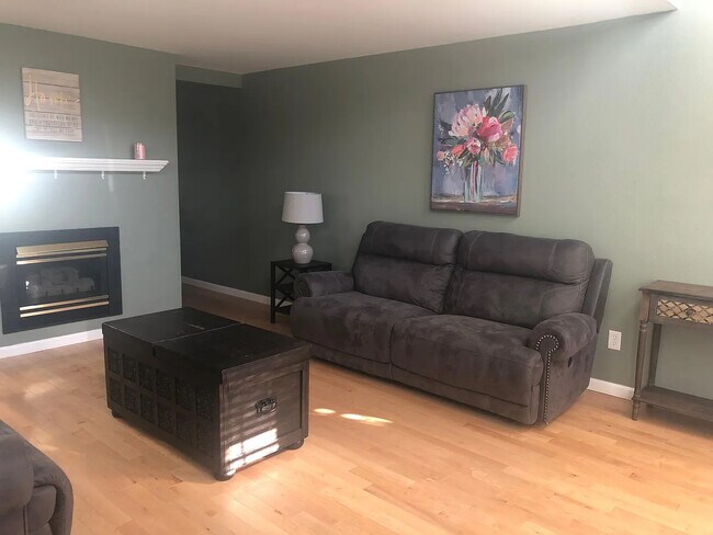 Building Photo - 5411 Sunset Dr