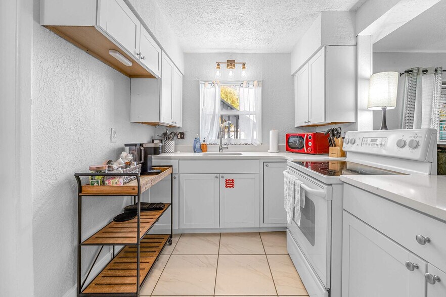 Building Photo - 3524 S Atlantic Ave