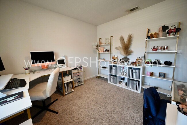 Building Photo - 4 Bed Crestview Home