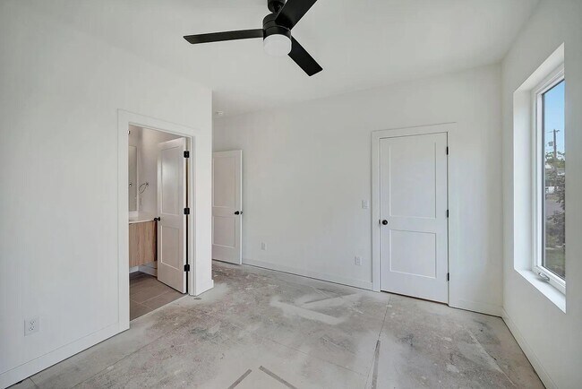 Building Photo - 1263 John St