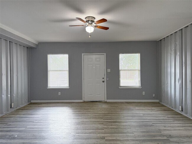 Building Photo - 3826 Lehall St