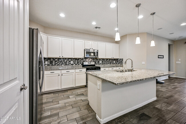 Building Photo - 12243 W Briles Rd