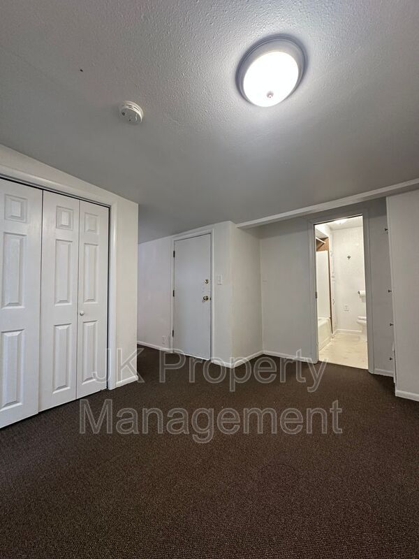 Building Photo - 1219 6th Ave S