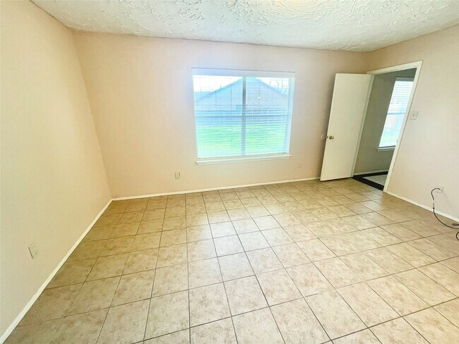 Building Photo - 503 Penwood Ct