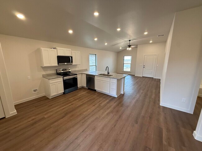 Building Photo - 1305 N Chicago Ave