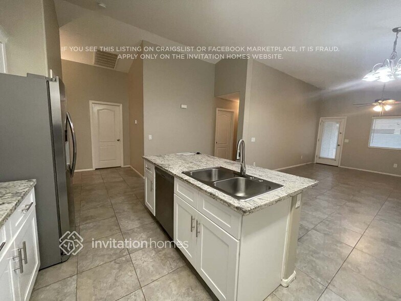 Building Photo - 2231 S 101st Dr