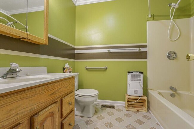 Building Photo - 8170 Linda Ln