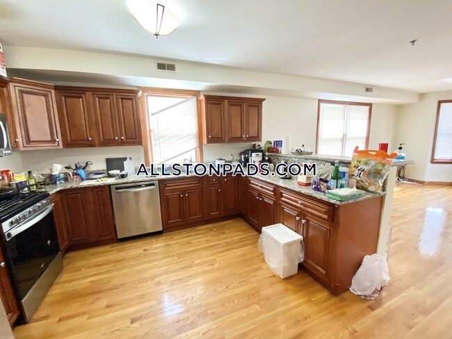 Building Photo - 102 Allston St