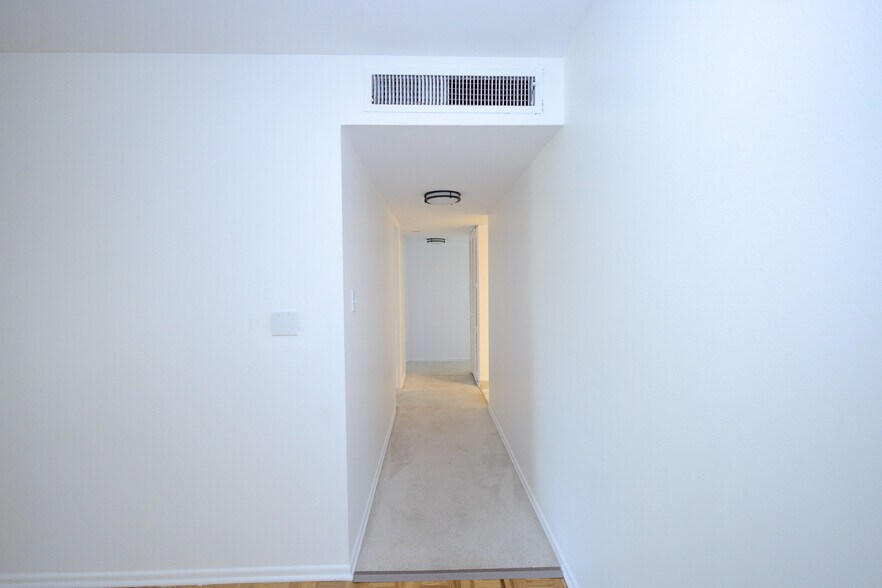 Building Photo - 930 Beau Dr