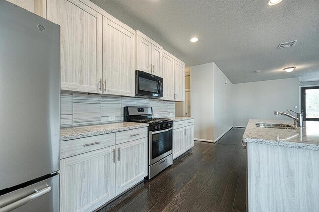 Building Photo - 7631 Europa Ave