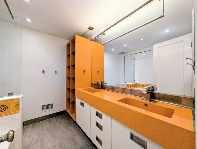 Building Photo - 10 Idalia Ct