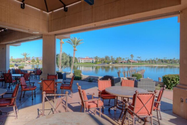 Building Photo - 7401 N Scottsdale Rd