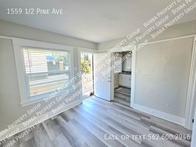 Building Photo - 1559 1/2 Pine Ave-