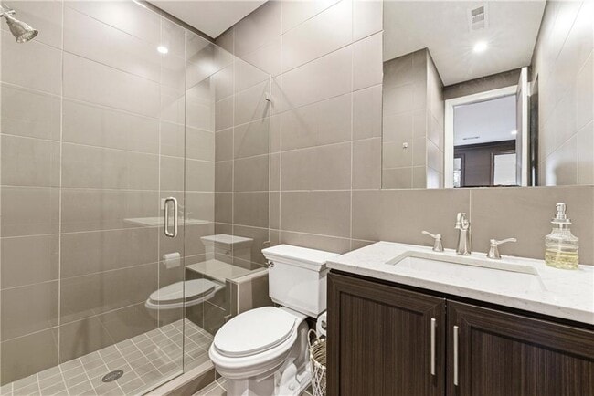 Building Photo - 2910 Hermance Dr NE