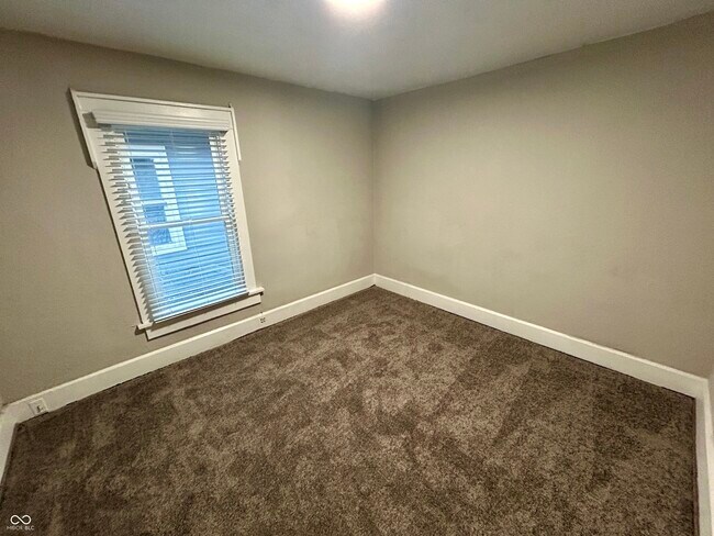 Building Photo - 1134 Lasalle St