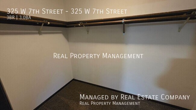 Building Photo - 325 W 7th St