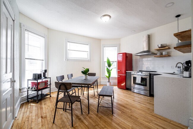 Building Photo - 4Bdrm Upper Flat of Eastside Duplex Fully ...