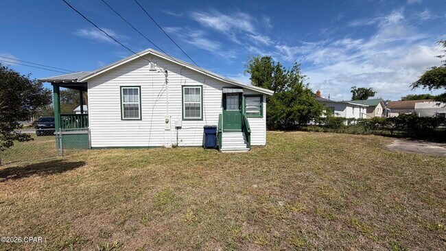 Building Photo - 300 N James Ave