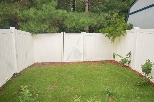 Building Photo - 102 Springwood Dr